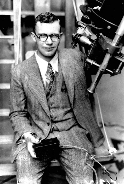 18 février 1930 : Découverte de Pluton Clyde Tombaugh (1906-1997), astronome américain et ...