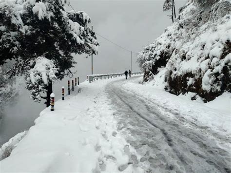 Season's heaviest snowfall in Uttarakhand