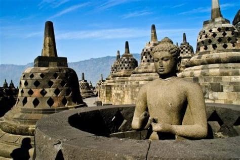 Akulturasi Keubudayaan Hindu Budha - DUNIA PENDIDIKAN