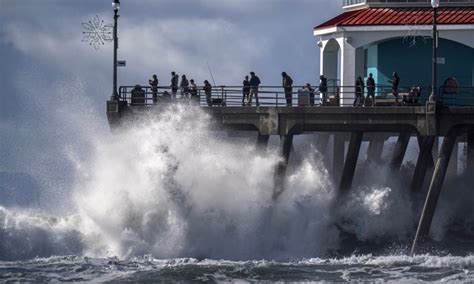 Big waves batter Southern California coast for a 3rd day, with safety ...