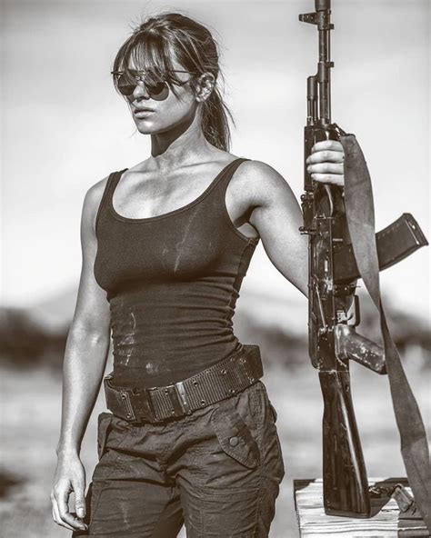 Sarah Connor??? Nope It's just a hot doppelganger . . . | Terminator movies, Linda hamilton ...