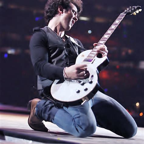 my-nameisJonas: Kevin Jonas (Guitar)