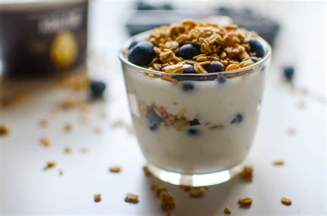 Blueberry Coconut Almond Yogurt Parfait – Forks and Straws