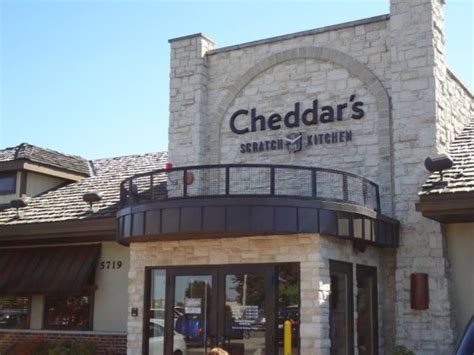 Cheddars Scratch Kitchen ~ A Review | Emily Reviews