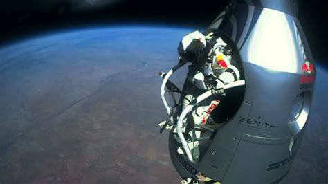 Felix Baumgartner's skydive from the edge of space - YouTube