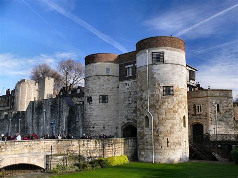 The Tower of London Historical Facts and Pictures | The History Hub