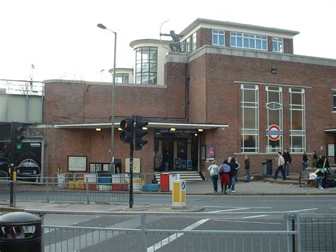 East Finchley Station (1939) Barnet Londres. Architecte : Charles ...