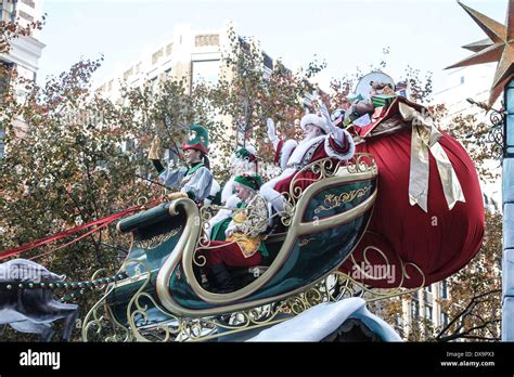 Santa's Sleigh float 86th Annual Macy's Thanksgiving Day Parade ...