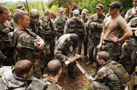 Students learn to survive in 'Tropics' > Air Force > Article Display