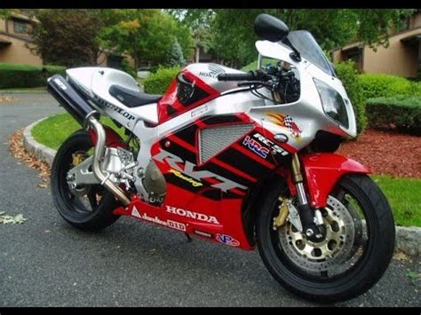 Honda RVT1000 RC51 exhaust sound compilation - YouTube