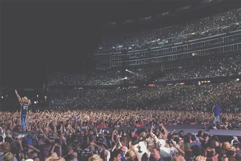 Kenny Chesney 121,000 Fans Gillette Stadium | Country Music Rocks