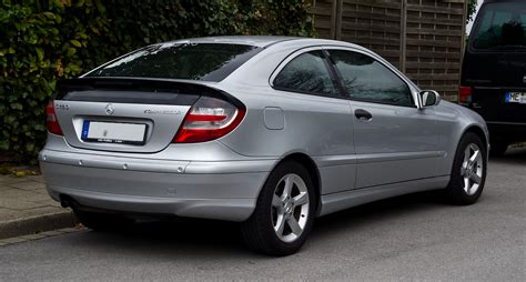 File:Mercedes-Benz C 180 Kompressor Sportcoupé (CL 203, Facelift) – Heckansicht, 15. April 2012 ...