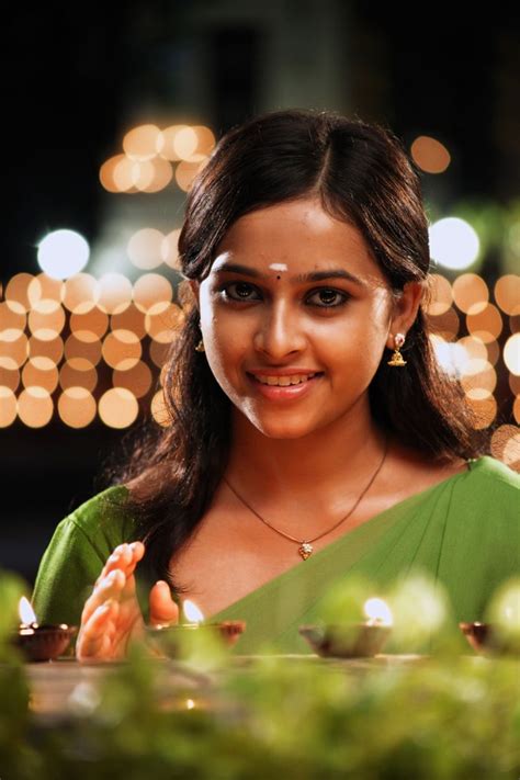 Wallpapers HD: sri divya photos