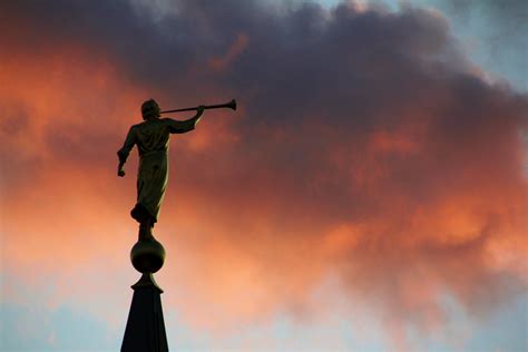 Statue of the Angel Moroni sits atop nearly all LDS temples. Angel Moroni, Oh Beautiful, Lds ...