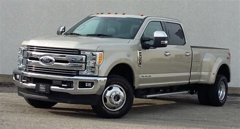 Test Drive: 2017 Ford F-350 Super Duty Lariat Crew Cab | The Daily Drive | Consumer Guide®