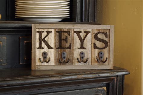 Rustic Wall Mounted Key Hook Rack, Wooden Key Chain Holder, Decorative ...