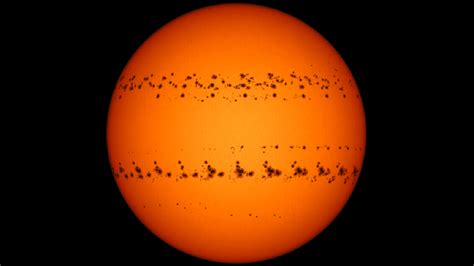 Incredible time-lapse photo captures the sun during an 8-year sunspot peak | Live Science