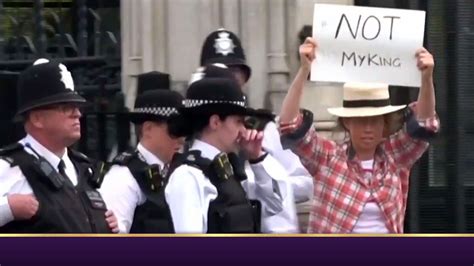 Could an anti-monarchy placard get you arrested after the Queen's death ...