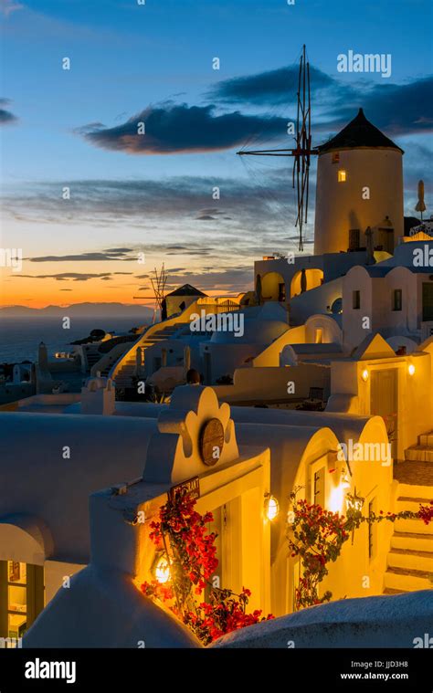 Santorini sunset hi-res stock photography and images - Alamy