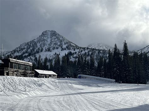 Holiday Ski Schedule - Anthony Lakes Mountain Resort