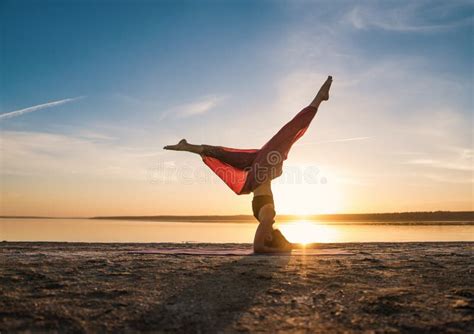 Silhouette Yoga Woman on the Beach at Sunset. Stock Photo - Image of exercise, balance: 118377294