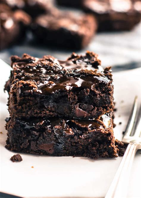 Dark Chocolate Caramel Brownies | paleo + vegan brownie recipe