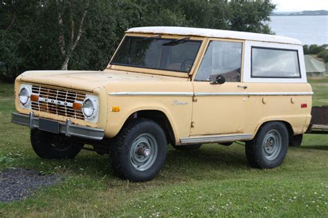File:Ford Bronco in Reykjahlid, Iceland.jpg - Wikipedia, the free encyclopedia