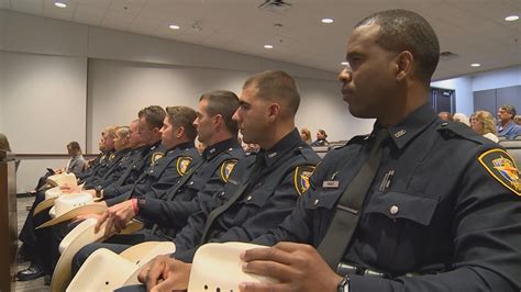 Dallas police force loses 9 more officers to Fort Worth | wfaa.com