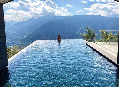 Best Infinity Pools Will Make You Want To Go On Vacay