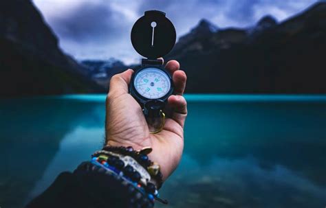 7 Best Compass for Hiking with Detailed Buying Guide