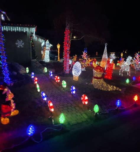 6 houses in Calgary with BIG Christmas displays and where to find them | Curated