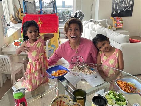 Hoda Kotb and Daughter Hope Buy Meals for Strangers When Out to Dinner ...