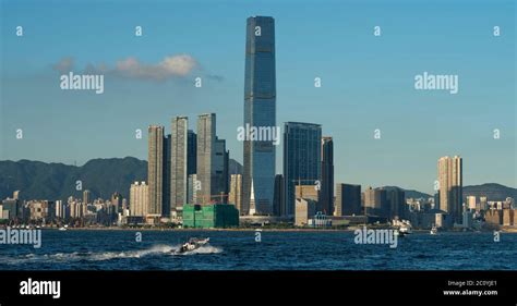 The new Kowloon skyline and Hong Kong's tallest building, The ...