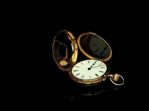 watch, time, antique, dial, old, reflection, gold, clock, indoors, black background | Pxfuel