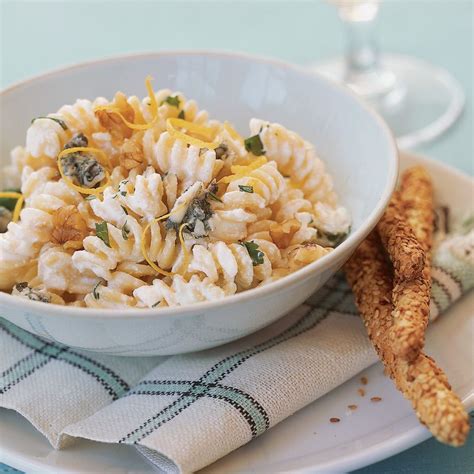 Rotelle Pasta with Walnut-Gorgonzola Sauce