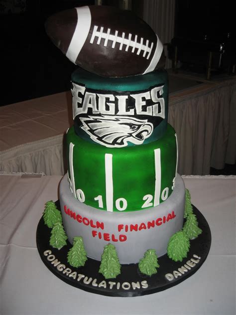 The Sweet Escape Blog: "Philadelphia Eagles" Cake