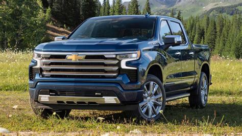 2022 Chevy Silverado Debuts With New Styling, Off-Road ZR2 Model