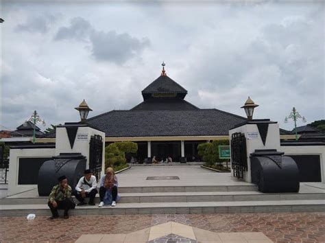 Masjid Agung Demak, Saksi Kerajaan Islam Pertama di Pulau Jawa – Berita Terkini Jawa Tengah dan DIY