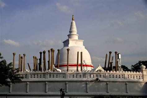 Thuparamaya dagoba in Anuradhapura : Allceylon.lk