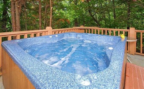 5 Perks of Staying in Gatlinburg Cabins With a Hot Tub | Gatlinburg ...