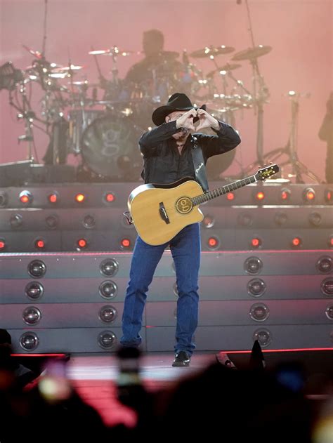 Garth Brooks thrills fans at long-awaited Dublin…