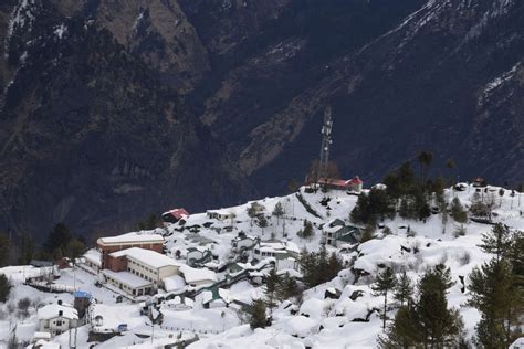 Badrinath-Kedarnath receive fresh snowfall; authorities wait for ...