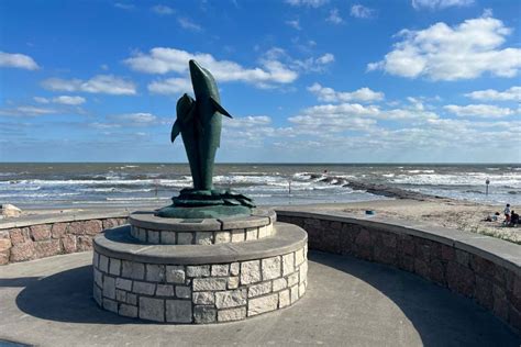 Galveston Beach - 10 Miles of Beautiful Beaches and Fishing Piers