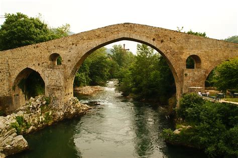 File:Roman bridge at Cangas 1 com.jpg - Wikimedia Commons