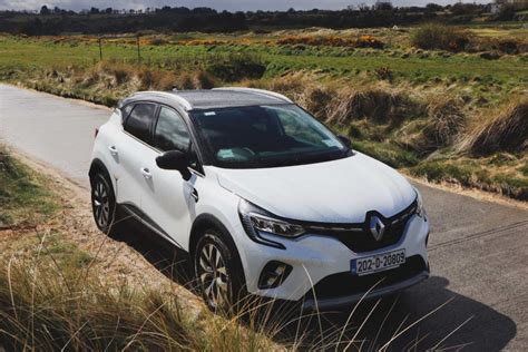 Renault Captur Hybrid (2021) Review - Changing Lanes