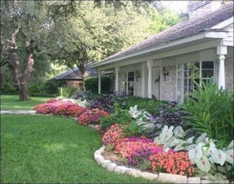 15 Best Ranch Homes Landscaping Ideas 16 | Home landscaping, Ranch house landscaping, Ranch home ...