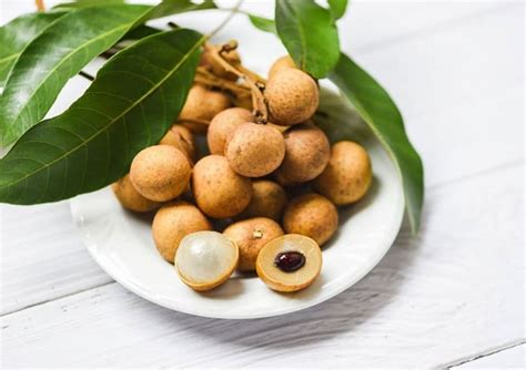 Longan Fruit: Nutrition Facts, Health Benefits, Side Effects