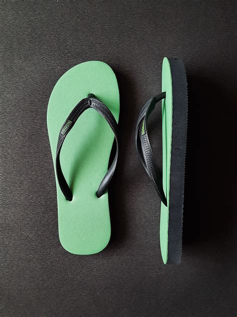 Buy NoStrain Men Green & Black Rubber Thong Flip Flops - Flip Flops for ...