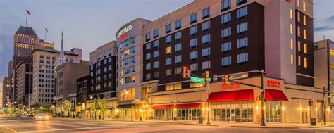 Downtown Newark, New Jersey Hotel | Courtyard Newark Downtown