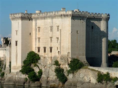 Structurae [en]: Tarascon Castle